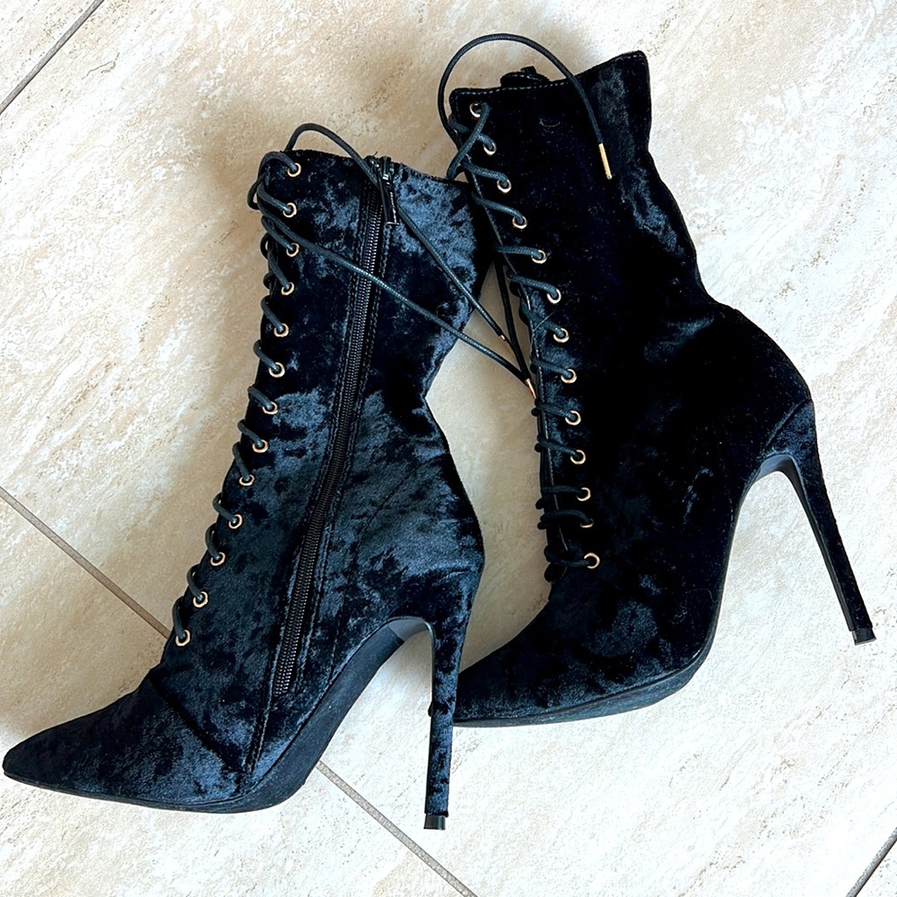 Elegant collection suede lace up boots size 7.5